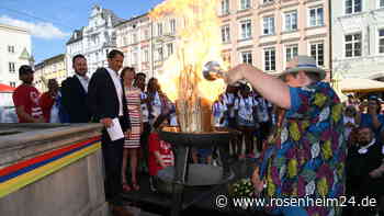 Eine Party mitten in der Stadt: Warum das 
olympische Feuer in Rosenheim brennt