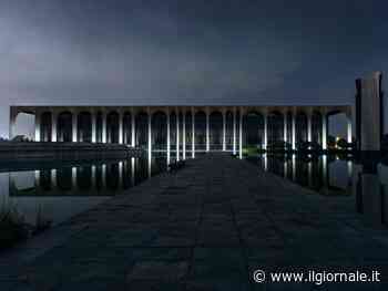 Il minuto di silenzio e l'abbraccio alla famiglia: l'omaggio di Mondadori al Cav