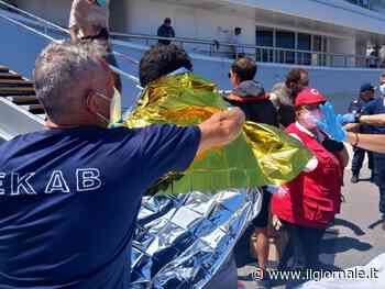 "Troppi migranti a bordo". Barcone diretto in Italia affonda al largo della Grecia