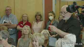 Police called in after sand mining opponents blast RM of Springfield officials at meeting