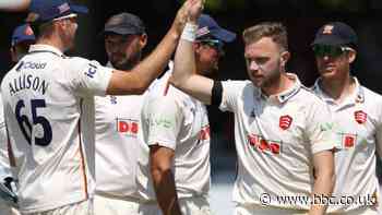 County Championship: Essex beat Somerset by 196 runs