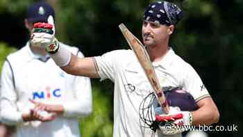 County Championship: Shan Masood holds key for Yorkshire after Leus du Plooy century for Derbyshire