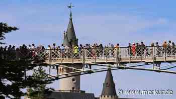 Marienbrücke: Mann verletzt zwei Frauen