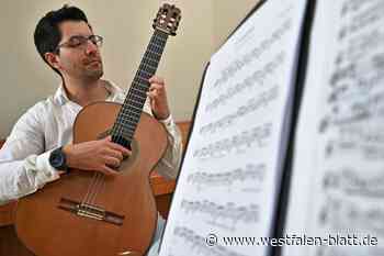 Bei ihm sitzt in der Musikschule Paderborn jeder Griff