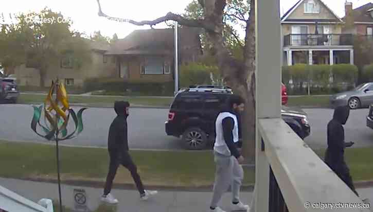 Stolen Jeep torched in Calgary alley, police release video