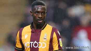 Abo Eisa: Grimsby Town sign Bradford City forward on one-year deal