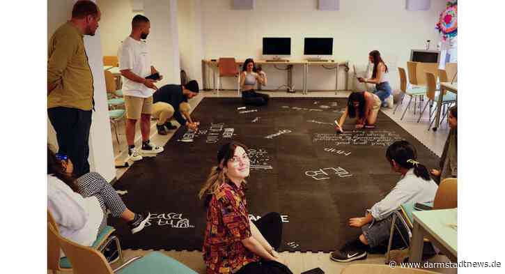 „Gemeinsam zusammen“ – Medienkunstausstellung in Park und Museum Schloss Fechenbach in Dieburg