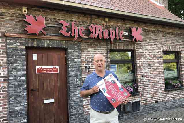 Lokale cafévrienden richtten een kwarteeuw geleden een negenkoppige coverband op en spelen jubileumconcert: “Onderlinge ambiance straalt steevast af op het publiek”