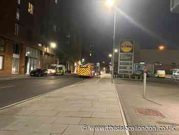 Regal Walk Bexleyheath: Man threatens to jump from balcony