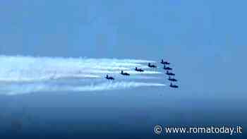 Airshow a Pratica di Mare, le Frecce Tricolori per i 100 anni dell'Aeronautica. Il video