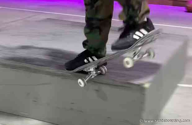 Admiring The Technique of Felipe Gustavo's Quick Flick (Video)