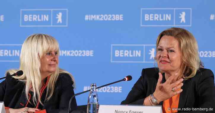 Innenminister für Messerverbot in Zügen und Cannabis-Studie