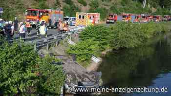 Auto fährt in Fluss - Angler rettet zwei Frauen