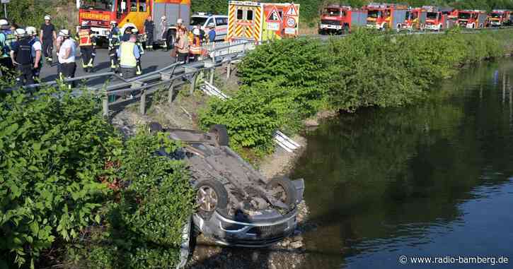 Auto fährt in Fluss – Ersthelfer retten zwei Frauen