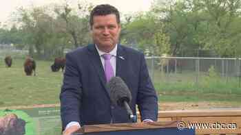 Manitoba donating underused pandemic visitation shelters to non-profits, municipalities, First Nations