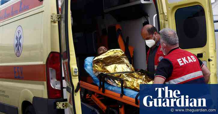 Greek coastguard denies claims refugee boat capsized after tow rope attached