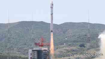 China launches national-record 41 satellites on single rocket (video)