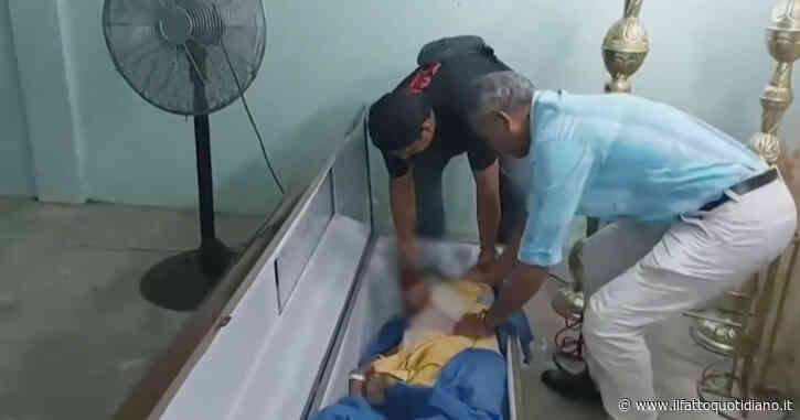 Morta la donna che si era risvegliata nella sua bara durante il suo funerale: l’ospedale ne certifica il decesso una seconda volta