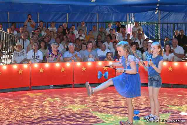 Amelie  en Olivia maken van medeleerlingen Don Bosco echte circusartiesten “Omdat we in dit internaat zo gelukkig zijn”