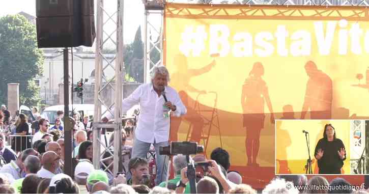 Beppe Grillo a sorpresa interviene alla manifestazione del Movimento 5 stelle contro il precariato: “Serve reddito universale”