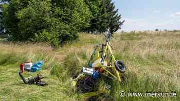 Pilot stürzt in Bayern mit Fluggerät ab - Rettungsschirm rettet ihm das Leben