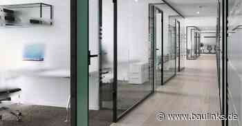 Flexibles Aluminium-Trennwandsystem durch universelle Füllungslagerung von Schüco