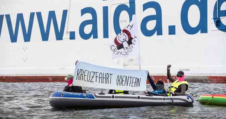 Kreuzfahrtschiff startet nach Klima-Blockade mit Verspätung