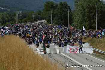 A Dozen French Police Wounded in Clashes With Protesters Opposing Rail Link in Alps