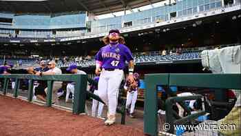 LSU kicking off first game of College World Series against Tennessee