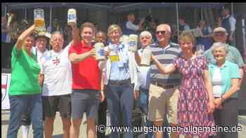 Ein Prosit aufs Dorffest: Burlafingen feiert friedlich und ausgelassen