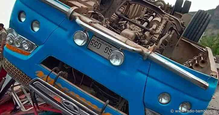 Mindestens 14 Tote bei Busunfall in Pakistan