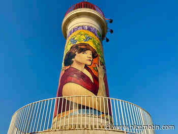 "Faire ressortir l’âme de cette grande femme": la romancière Colette célébrée tout l’été sur le phare rouge de Saint-Tropez