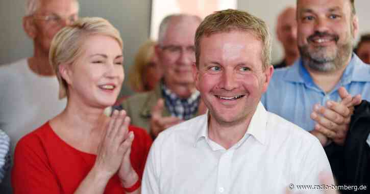 Schwerin: Badenschier verteidigt Rathaus gegen AfD-Mann Holm