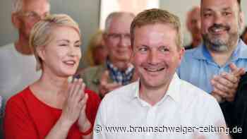 Schwerin: Badenschier verteidigt Rathaus gegen AfD-Mann Holm