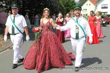 Königspaar mit 30 Hofdamen feiert in Büren-Siddinghausen