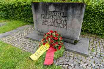 Kranzniederlegung in Gedenken an den Bombenangriff von 1943