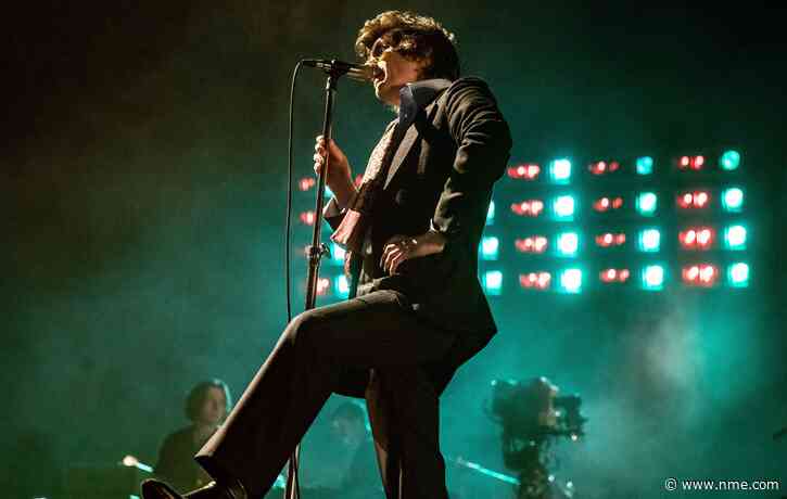 Watch Arctic Monkeys reunite with Miles Kane for ‘505’ in London
