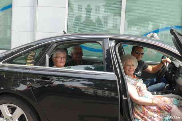 Een tijdreis als vaderdagcadeau: Louis (82) bewondert Leuven opnieuw na vijftig jaar met unieke taxirit