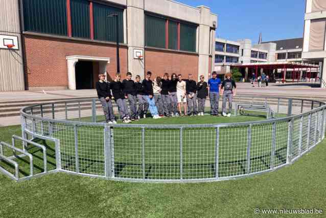 Leerlingen verfraaien eigen speelplaats