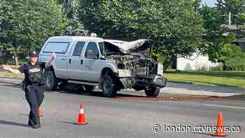 Hundreds of customers without power after hydro pole struck by hydro one truck