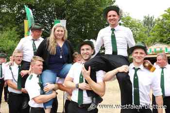 Erst den Vogel abgeschossen, dann vor den Traualtar treten