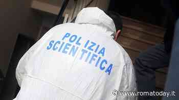 Ostia: bomba carta esplode nell'androne del palazzo. Indaga la polizia