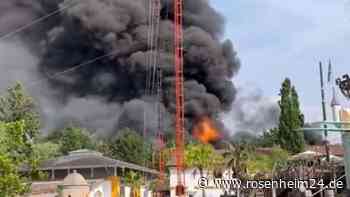 Europapark Rust in Flammen: Lauter Knall, Großbrand und dunkle Rauchwolke
