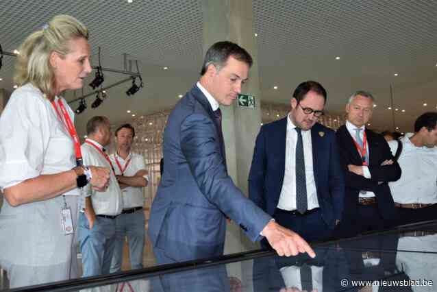 Premier De Croo en minister Van Quickenborne bezoeken nieuw hoofdkantoor TVH: “Een kroonjuweel van de West-Vlaamse economie”