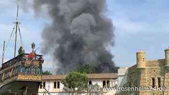 Feuer im Europa-Park Rust: Polizei teilt erste Details zum Brandhergang – Einsatz dauert wohl die ganze Nacht