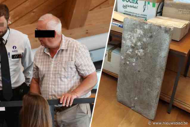 Jef V.O. gefrustreerd tijdens assisenproces rond ‘putdekselmoord’: “Niet alle beelden worden hier getoond”