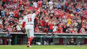 Joey Votto homers, adds 2-run single in return to Reds' lineup after 10-month absence