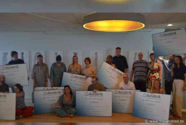Bouwbedrijf toont opnieuw groot hart en deelt cheques van 1.000 euro uit aan goede doelen: “We steunen een brede waaier aan projecten”