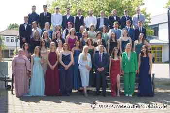 Strahlende Abiturienten in Löhne
