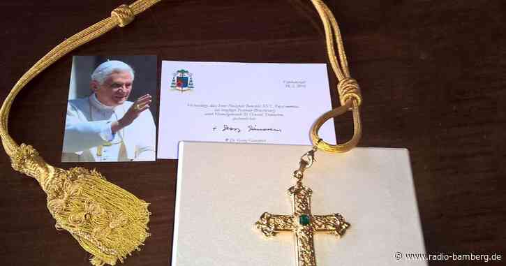 Gestohlenes Papst-Brustkreuz war nur durch Vitrine gesichert